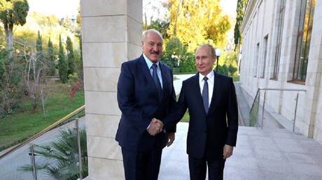 Putin urged Lukashenka to join forces to supply fertilizers to traditional partners

