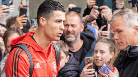 Ronaldo asks Manchester United to let him go this summer

